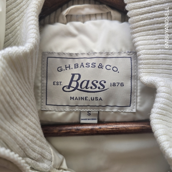 G.H. Bass & Co. Jackets & Blazers - G.H. BASS & CO. Small Full Zip Quilted Puffer Down White Women’s Vest